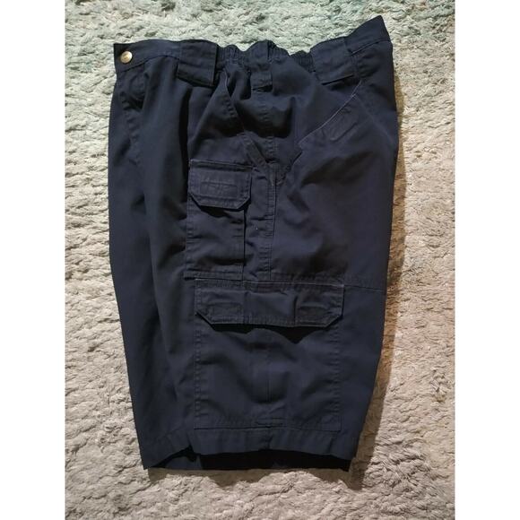 5.11 Tactical Series Cargo Shorts Heavy Duty Utility Pockets Men's Black Size 32 - Picture 2 of 4